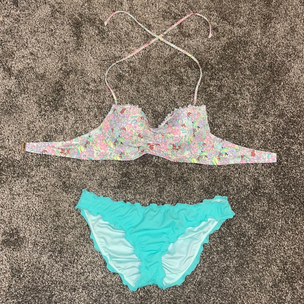 Victoria’s Secret swim suit set. Top 34B. Bottoms Medium. Perfect condition.